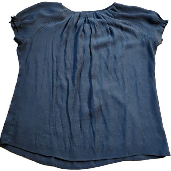 Bit & Bridle Women's L Blue Blouse Top Pintuck‎ Pleated Rayon Blend Short Sleeve - Picture 2 of 4